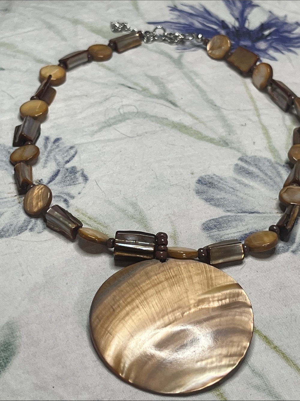 Brown Shell Pendant Necklace – Statement Beaded Necklace ✨